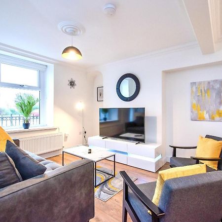 Casa One Hundred - A Beautiful 4 Bed House On The Beach Front Суонзи Екстериор снимка