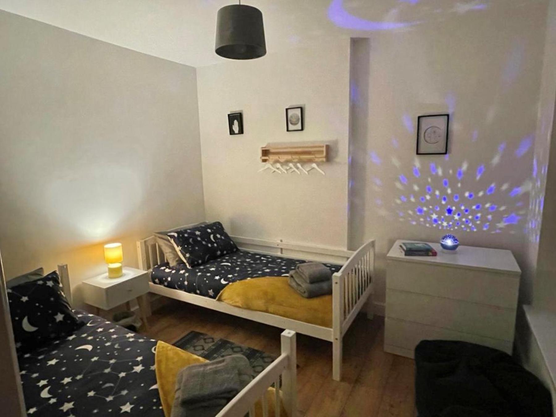 Casa One Hundred - A Beautiful 4 Bed House On The Beach Front Суонзи Екстериор снимка